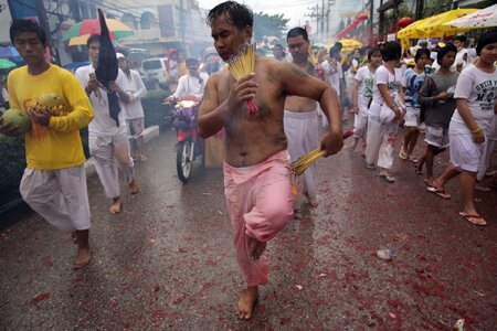 Sổ tay du lịch so tay du lich Sotaydulich Sotay Dulich Khampha Kham Pha Bui Ron nguo xem le hoi an chay o Phuket