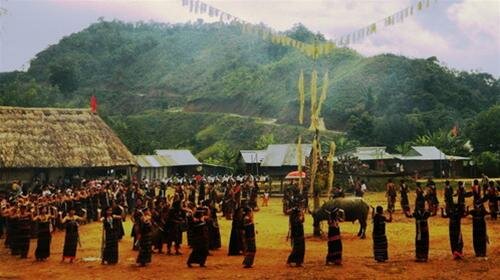 Sổ tay du lịch so tay du lich Sotaydulich Sotay Dulich Khampha Kham Pha Bui Ron rang hoi buon Pơr’ning