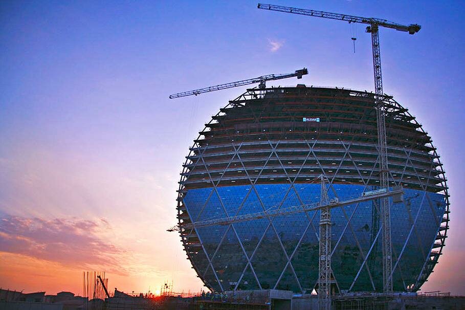 Sổ tay du lịch so tay du lich Sotaydulich Sotay Dulich Khampha Kham Pha Bui Chiem nguong toa nha choc troi hinh tron o Abu Dhabi
