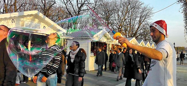 Sổ tay du lịch so tay du lich Sotaydulich Sotay Dulich Khampha Kham Pha Bui Don Noel o dai lo Champs Elysées