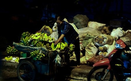 Sổ tay du lịch so tay du lich Sotaydulich Sotay Dulich Khampha Kham Pha Bui Cho noi giua long Sai Gon
