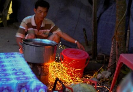 Sổ tay du lịch so tay du lich Sotaydulich Sotay Dulich Khampha Kham Pha Bui Cho noi giua long Sai Gon