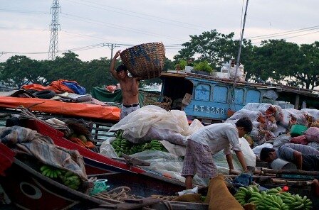 Sổ tay du lịch so tay du lich Sotaydulich Sotay Dulich Khampha Kham Pha Bui Cho noi giua long Sai Gon
