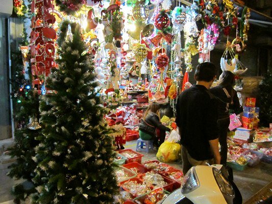 Sổ tay du lịch so tay du lich Sotaydulich Sotay Dulich Khampha Kham Pha Bui Ha No nhon nhip khong khi Noel