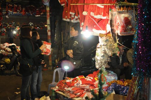 Sổ tay du lịch so tay du lich Sotaydulich Sotay Dulich Khampha Kham Pha Bui Pho co Ha Noi nhon nhip khong khi noel