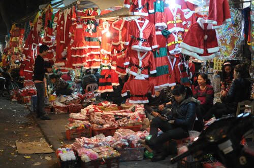Sổ tay du lịch so tay du lich Sotaydulich Sotay Dulich Khampha Kham Pha Bui Pho co Ha Noi nhon nhip khong khi noel