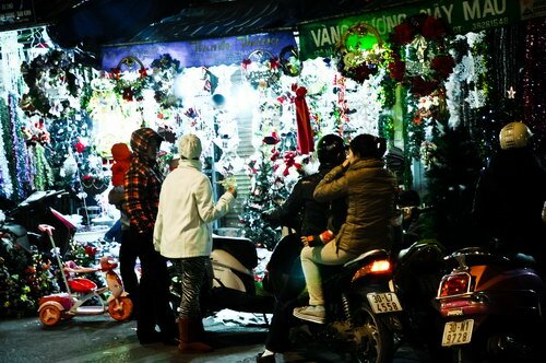 Sổ tay du lịch so tay du lich Sotaydulich Sotay Dulich Khampha Kham Pha Bui Pho co Ha Noi nhon nhip khong khi noel
