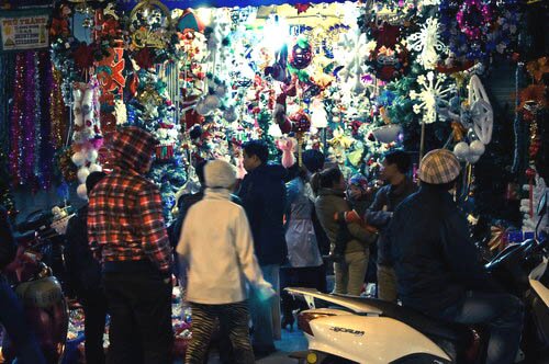 Sổ tay du lịch so tay du lich Sotaydulich Sotay Dulich Khampha Kham Pha Bui Pho co Ha Noi nhon nhip khong khi noel