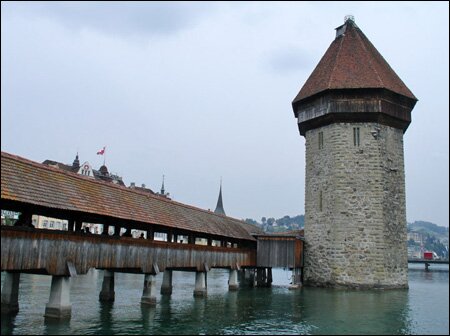 Sổ tay du lịch so tay du lich Sotaydulich Sotay Dulich Khampha Kham Pha Bui Cau go Chapel bieu tuong cua thanh pho Lucerne Switzerland