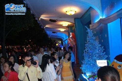 Sổ tay du lịch so tay du lich Sotaydulich Sotay Dulich Khampha Kham Pha Bui Dao pho Sai Gon don giang sinh