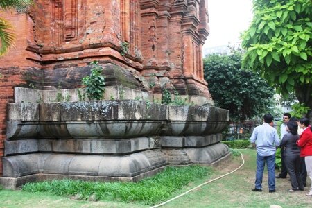 Sổ tay du lịch so tay du lich Sotaydulich Sotay Dulich Khampha Kham Pha Bui Net doc dao Thap doi o Binh Dinh