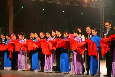 Sổ tay du lịch so tay du lich Sotaydulich Sotay Dulich Khampha Kham Pha Bui Khai mac le hoi hoa ho guom sac hoa xuan hoa voi long nguoi