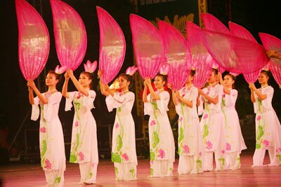 Sổ tay du lịch so tay du lich Sotaydulich Sotay Dulich Khampha Kham Pha Bui Khai mac le hoi hoa ho guom sac hoa xuan hoa voi long nguoi