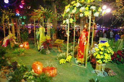 Sổ tay du lịch so tay du lich Sotaydulich Sotay Dulich Khampha Kham Pha Bui Khai mac le hoi hoa ho guom sac hoa xuan hoa voi long nguoi