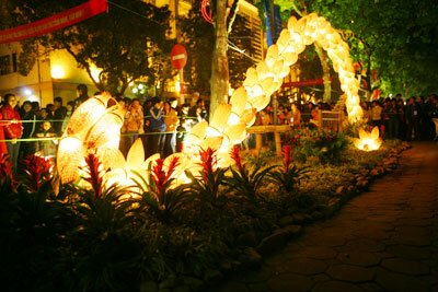 Sổ tay du lịch so tay du lich Sotaydulich Sotay Dulich Khampha Kham Pha Bui Khai mac le hoi hoa ho guom sac hoa xuan hoa voi long nguoi