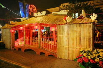 Sổ tay du lịch so tay du lich Sotaydulich Sotay Dulich Khampha Kham Pha Bui Khai mac le hoi hoa ho guom sac hoa xuan hoa voi long nguoi