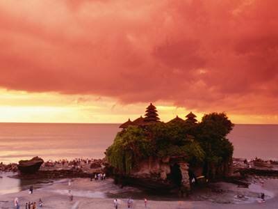 Sổ tay du lịch so tay du lich Sotaydulich Sotay Dulich Khampha Kham Pha Bui Hoa nhip SEA Games 26 kham pha Indonesia Tour den Tanah Lot vao hoang hon va tham Den Mengwi