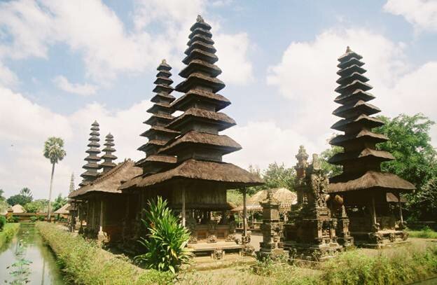 Sổ tay du lịch so tay du lich Sotaydulich Sotay Dulich Khampha Kham Pha Bui Hoa nhip SEA Games 26 kham pha Indonesia Tour den Tanah Lot vao hoang hon va tham Den Mengwi