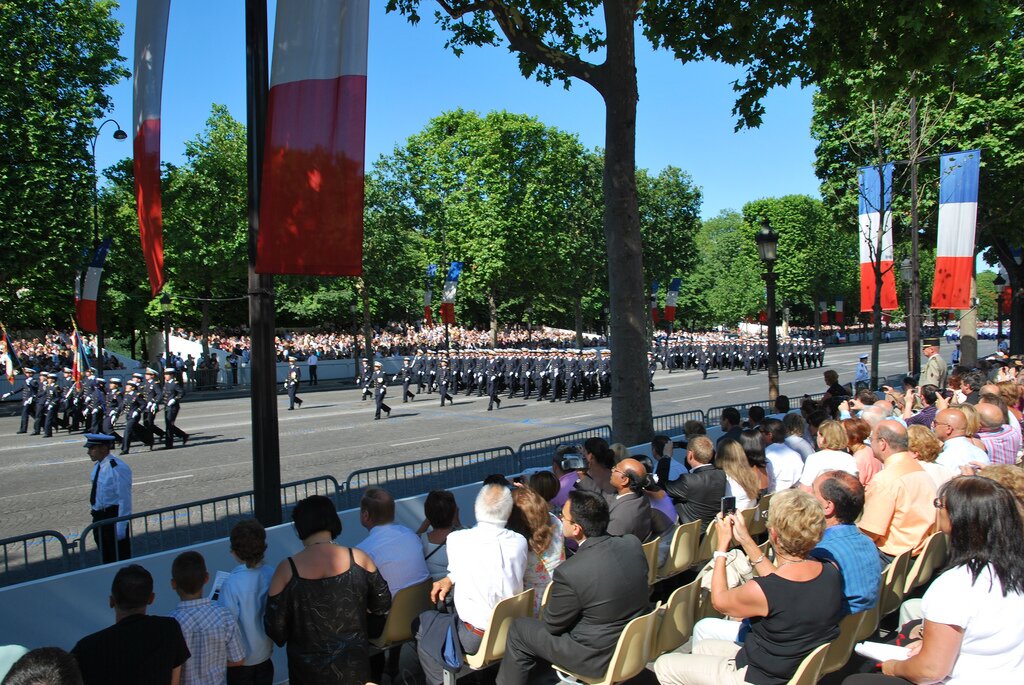 Sổ tay du lịch so tay du lich Sotaydulich Sotay Dulich Khampha Kham Pha Bui Vong quanh nuoc Phap Tour de France Champs Élysées Dai lo ruc ro cua nuoc Phap