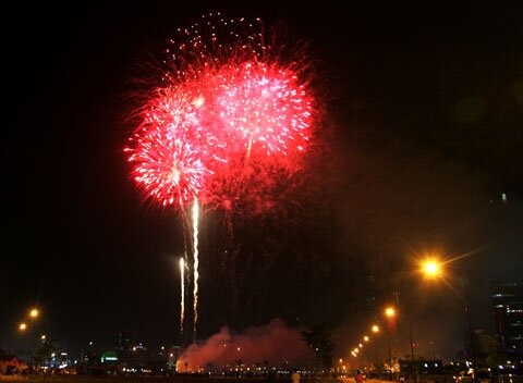 Sổ tay du lịch so tay du lich Sotaydulich Sotay Dulich Khampha Kham Pha Bui TPHCM ban phao hoa chao nam 2012