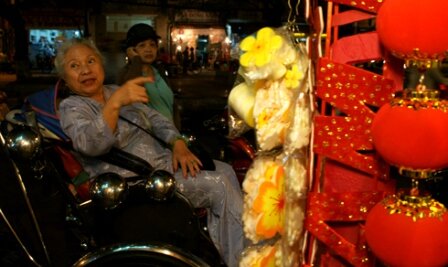 Sổ tay du lịch so tay du lich Sotaydulich Sotay Dulich Khampha Kham Pha Bui Pho nguoi Hoa o Sai Gon do ruc don Tet