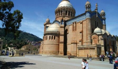  Sổ tay du lịch so tay du lich Sotaydulich Sotay Dulich Khampha Kham Pha Bui Algiers chuoi ngoc muon mau cua Bac Phi