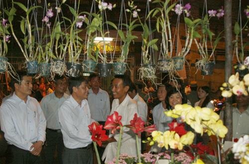 Sổ tay du lịch so tay du lich Sotaydulich Sotay Dulich Khampha Kham Pha Bui Khai mac cho hoa tet tren ben duoi thuyen