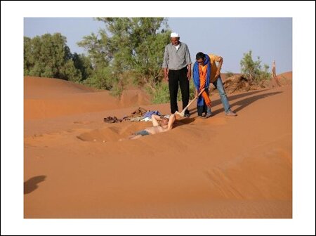 Sổ tay du lịch so tay du lich Sotaydulich Sotay Dulich Khampha Kham Pha Bui Cuoi lac da tham quan con cat Erg Chebbi xinh dep o Morocco