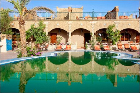 Sổ tay du lịch so tay du lich Sotaydulich Sotay Dulich Khampha Kham Pha Bui Cuoi lac da tham quan con cat Erg Chebbi xinh dep o Morocco