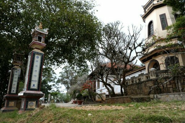 Sổ tay du lịch so tay du lich Sotaydulich Sotay Dulich Khampha Kham Pha Bui Chua Linh Son giua pho nui Da Lat