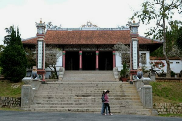 Sổ tay du lịch so tay du lich Sotaydulich Sotay Dulich Khampha Kham Pha Bui Chua Linh Son giua pho nui Da Lat