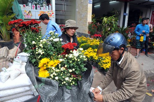 Sổ tay du lịch so tay du lich Sotaydulich Sotay Dulich Khampha Kham Pha Bui Khong khi tet tran ngap cho hoa Ha Noi