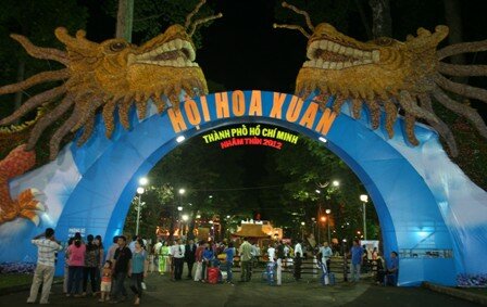 Sổ tay du lịch so tay du lich Sotaydulich Sotay Dulich Khampha Kham Pha Bui Khai hoi hoa Xuan 2012 don nam rong