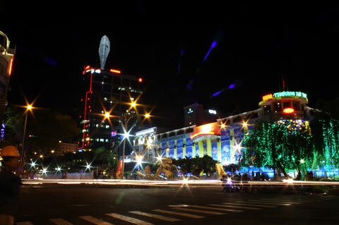 Sổ tay du lịch so tay du lich Sotaydulich Sotay Dulich Khampha Kham Pha Bui Duong pho Sai Gon lung iinh don Tet Nham Thin