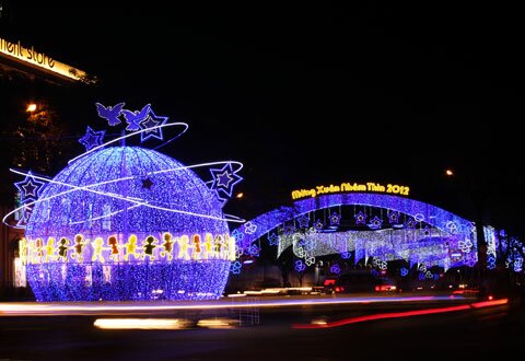 Sổ tay du lịch so tay du lich Sotaydulich Sotay Dulich Khampha Kham Pha Bui Duong pho Sai Gon lung iinh don Tet Nham Thin