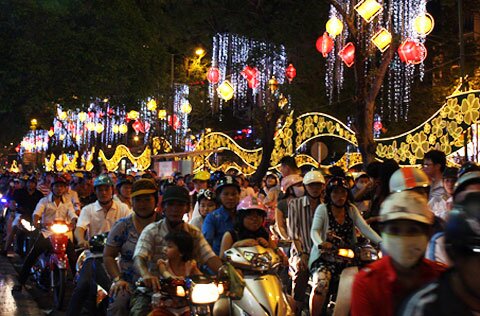 Sổ tay du lịch so tay du lich Sotaydulich Sotay Dulich Khampha Kham Pha Bui Duong pho Sai Gon lung iinh don Tet Nham Thin