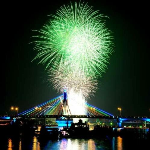 Sổ tay du lịch so tay du lich Sotaydulich Sotay Dulich Khampha Kham Pha Bui Sac mau Da Dang chuong trinh cuoc thi ban phao hoa quoc te Da Nang 2012