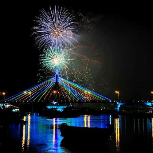 Sổ tay du lịch so tay du lich Sotaydulich Sotay Dulich Khampha Kham Pha Bui Sac mau Da Dang chuong trinh cuoc thi ban phao hoa quoc te Da Nang 2012