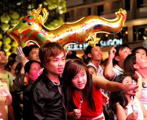 Sổ tay du lịch so tay du lich Sotaydulich Sotay Dulich Khampha Kham Pha Bui Khong khi nao nuc o Sai Gon xem phao hoa nam moi