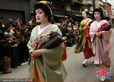 Sổ tay du lịch so tay du lich Sotaydulich Sotay Dulich Khampha Kham Pha Bui Geisha voi phong tuc don Tet doc dao