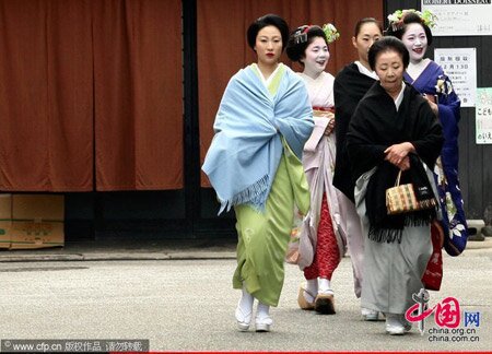 Sổ tay du lịch so tay du lich Sotaydulich Sotay Dulich Khampha Kham Pha Bui Geisha voi phong tuc don Tet doc dao