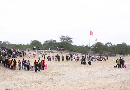 Sổ tay du lịch so tay du lich Sotaydulich Sotay Dulich Khampha Kham Pha Bui Den lang Cam Pho vui hoi cuop cu