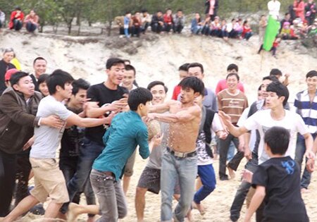 Sổ tay du lịch so tay du lich Sotaydulich Sotay Dulich Khampha Kham Pha Bui Den lang Cam Pho vui hoi cuop cu