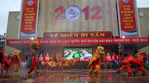 Sổ tay du lịch so tay du lich Sotaydulich Sotay Dulich Khampha Kham Pha Bui Khoi dong nam du licch quoc gia 2012 Hue kinh do co trai nghiem moi