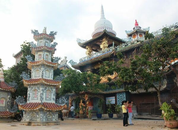Sổ tay du lịch so tay du lich Sotaydulich Sotay Dulich Khampha Kham Pha Bui Van canh chua Nui Chau Thoi