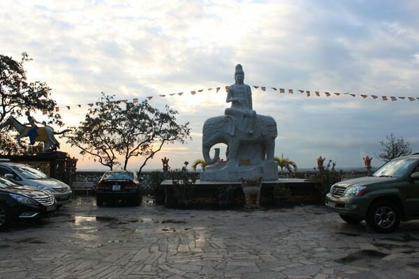 Sổ tay du lịch so tay du lich Sotaydulich Sotay Dulich Khampha Kham Pha Bui Van canh chua Nui Chau Thoi