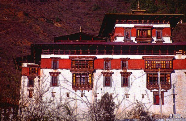 Sổ tay du lịch so tay du lich Sotaydulich Sotay Dulich Khampha Kham Pha Bui Paro Dzong doa hoa giua dai ngan Bhutan