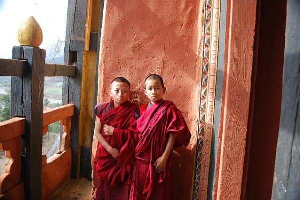 Sổ tay du lịch so tay du lich Sotaydulich Sotay Dulich Khampha Kham Pha Bui Paro Dzong doa hoa giua dai ngan Bhutan