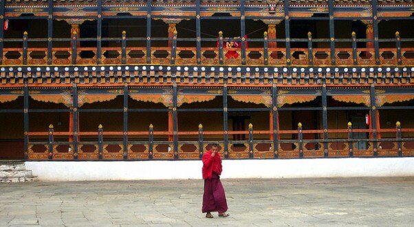 Sổ tay du lịch so tay du lich Sotaydulich Sotay Dulich Khampha Kham Pha Bui Paro Dzong doa hoa giua dai ngan Bhutan