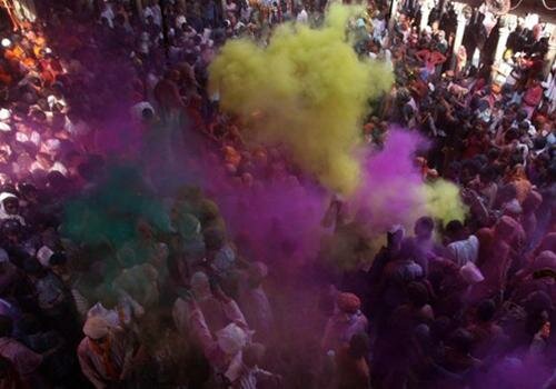 Sổ tay du lịch so tay du lich Sotaydulich Sotay Dulich Khampha Kham Pha Bui Le hoi Holi ruc ro sac mau o An Do